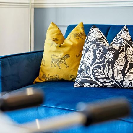 Long Term And Summer Special Offer! 5-Bedroom Spacious, Stunning Design, Sociable Areas & Cosy House Near South Downs Park, Sleeps 11 With Games Room, Private Parking And Garden- By Blue Puffin Stays Waterlooville Eksteriør billede