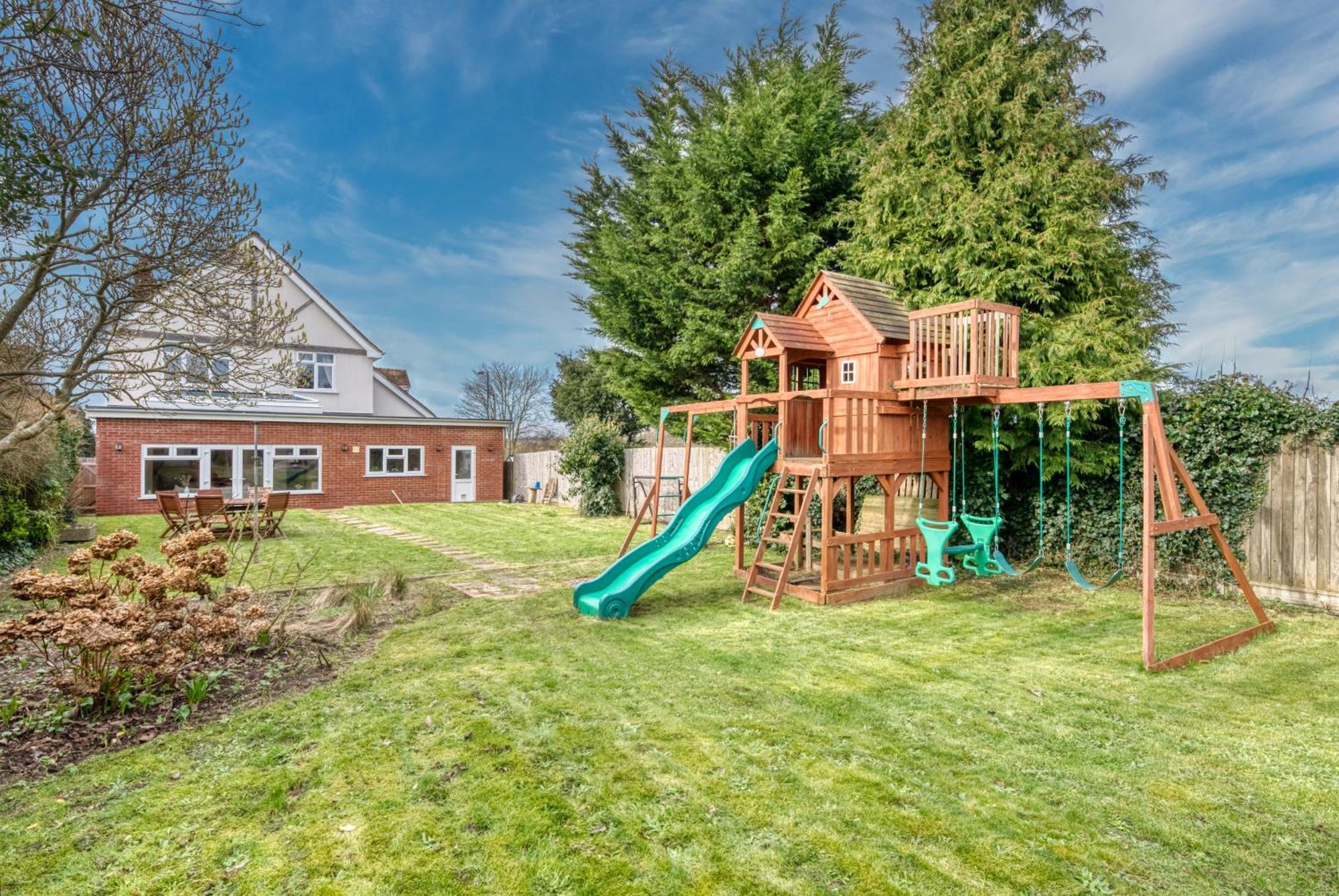 Long Term And Summer Special Offer! 5-Bedroom Spacious, Stunning Design, Sociable Areas & Cosy House Near South Downs Park, Sleeps 11 With Games Room, Private Parking And Garden- By Blue Puffin Stays Waterlooville Eksteriør billede