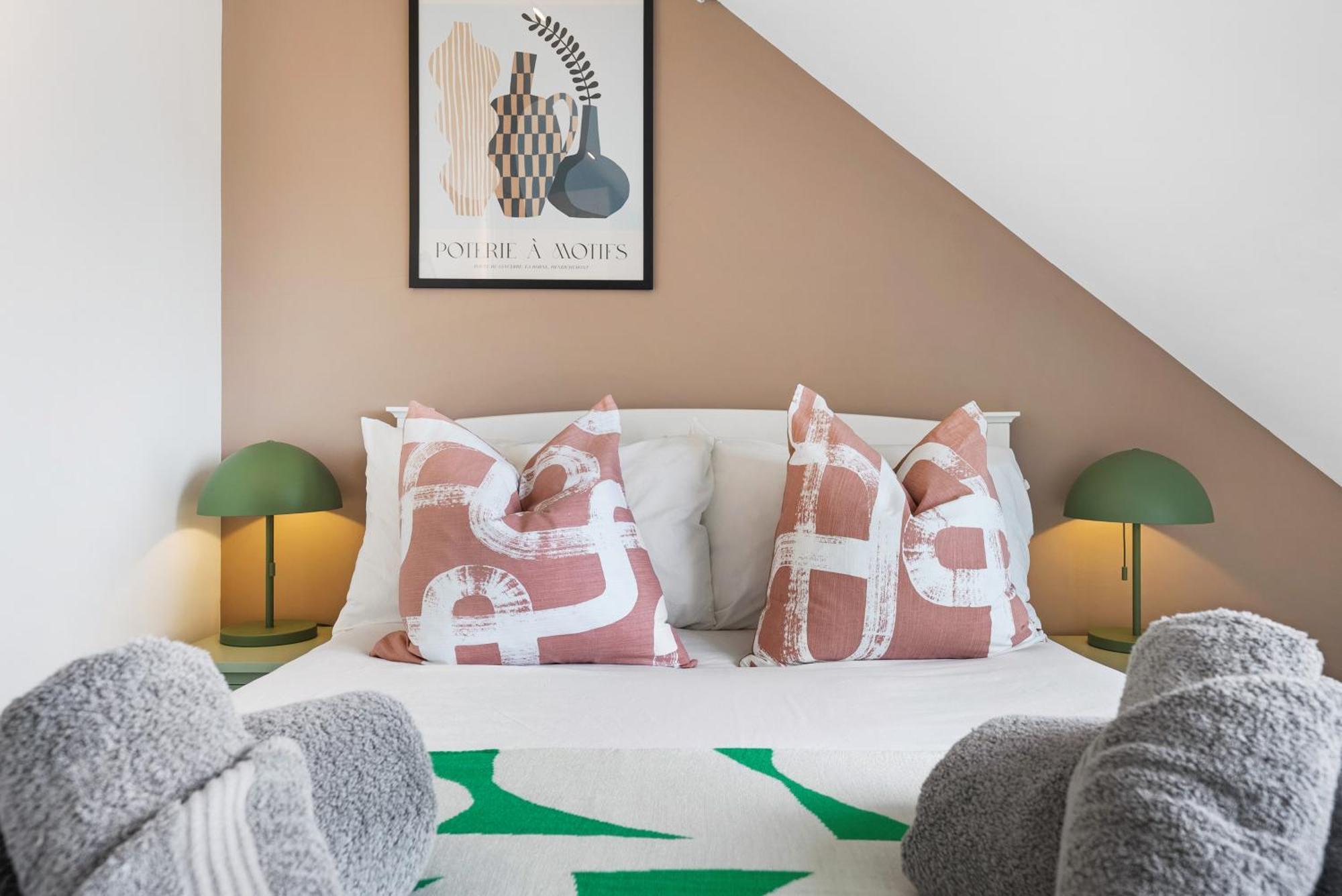 Long Term And Summer Special Offer! 5-Bedroom Spacious, Stunning Design, Sociable Areas & Cosy House Near South Downs Park, Sleeps 11 With Games Room, Private Parking And Garden- By Blue Puffin Stays Waterlooville Eksteriør billede
