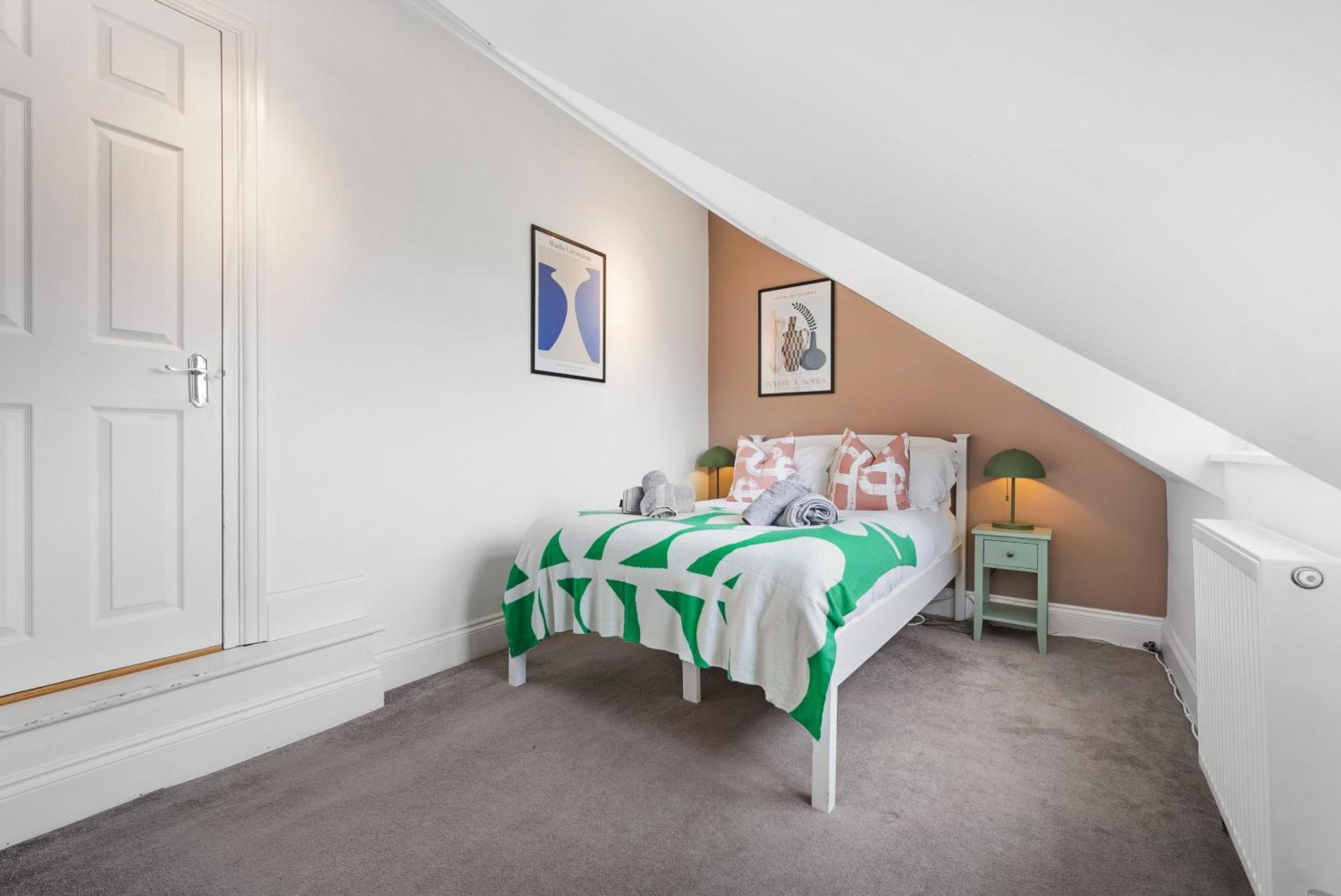 Long Term And Summer Special Offer! 5-Bedroom Spacious, Stunning Design, Sociable Areas & Cosy House Near South Downs Park, Sleeps 11 With Games Room, Private Parking And Garden- By Blue Puffin Stays Waterlooville Eksteriør billede