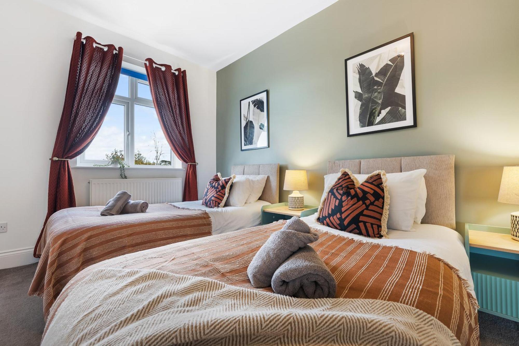Long Term And Summer Special Offer! 5-Bedroom Spacious, Stunning Design, Sociable Areas & Cosy House Near South Downs Park, Sleeps 11 With Games Room, Private Parking And Garden- By Blue Puffin Stays Waterlooville Eksteriør billede