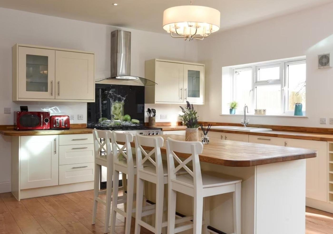 Long Term And Summer Special Offer! 5-Bedroom Spacious, Stunning Design, Sociable Areas & Cosy House Near South Downs Park, Sleeps 11 With Games Room, Private Parking And Garden- By Blue Puffin Stays Waterlooville Eksteriør billede